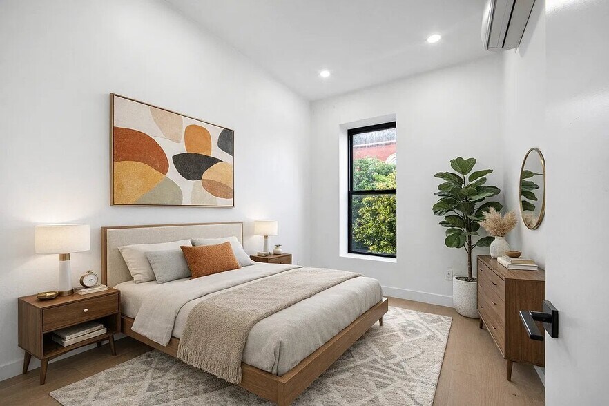 Building Photo - 704 Eighth Avenue