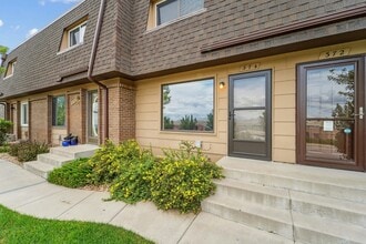 Building Photo - 374 Gladiola St