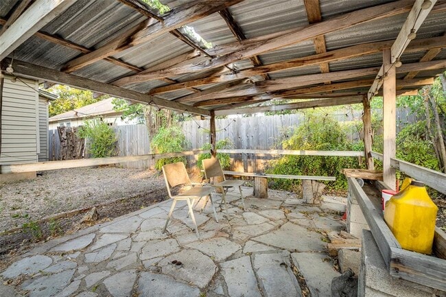 Building Photo - 1011 E 49th St