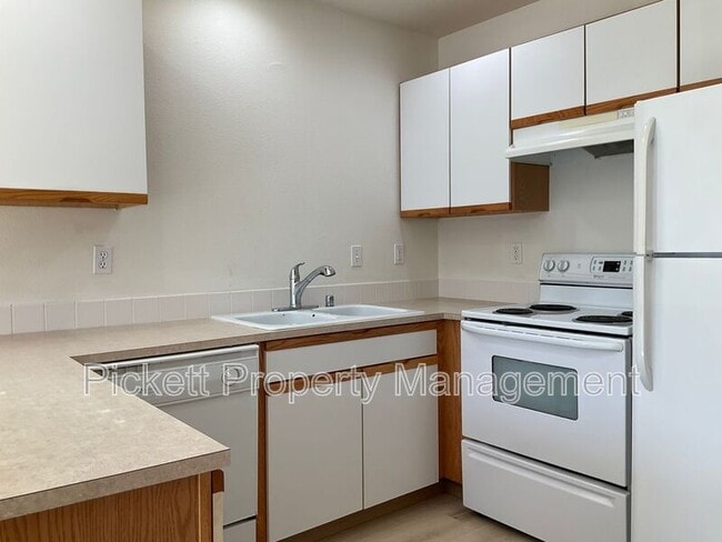 Building Photo - 681 Northpark Ln