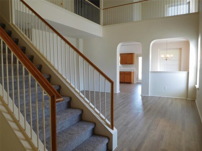 Building Photo - 911 Middle Brook Dr