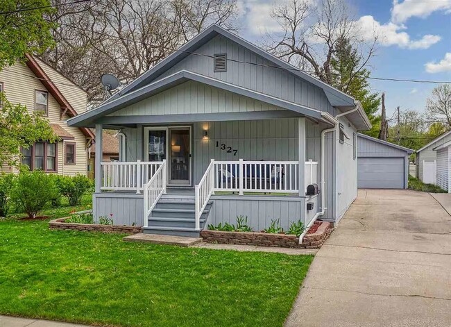 Primary Photo - 1327 W Rogers Ave