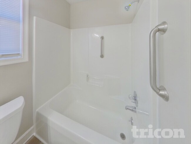 Building Photo - 118 Goldleaf St