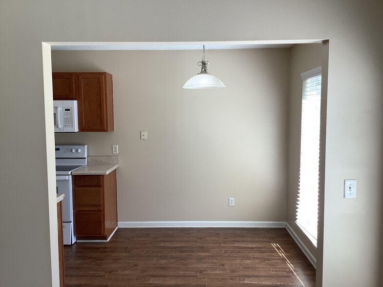 Building Photo - 432 Laurel Hill Cir