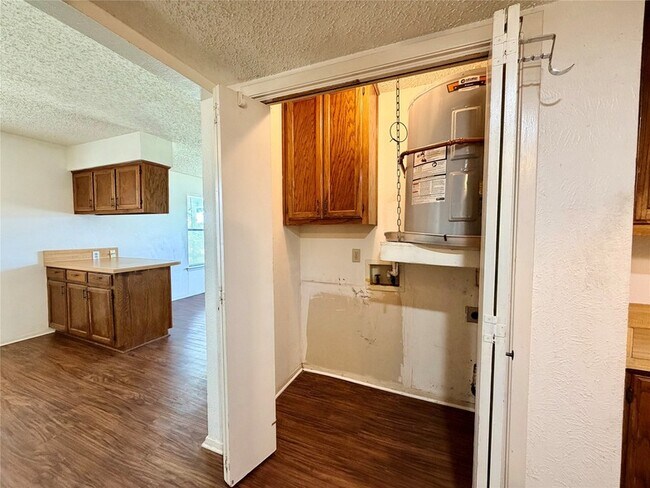 Building Photo - 3311 Fallmeadow St
