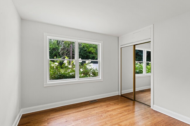 Building Photo - 103 Harding Ave