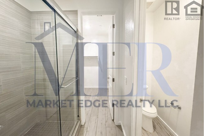 Building Photo - 3Bed/2.5Bath Townhouse at 7th St/Hatcher! Move-In Ready on 04/09/2026! -- NO HOA! ALL TILE FLOORING!