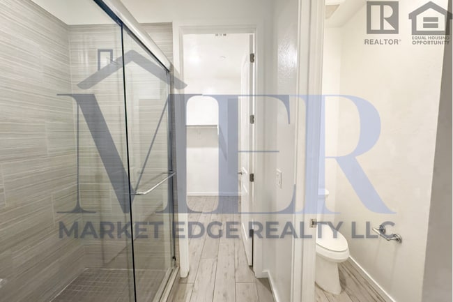 Building Photo - 3Bed/2.5Bath Townhouse at 7th St/Hatcher! Move-In Ready on 04/16/2026! -- NO HOA! ALL TILE FLOORING!