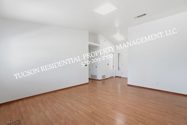 Building Photo - 2531 W Glenbrook Way