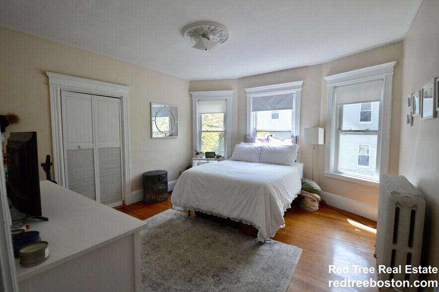 Building Photo - 98 Cypress St