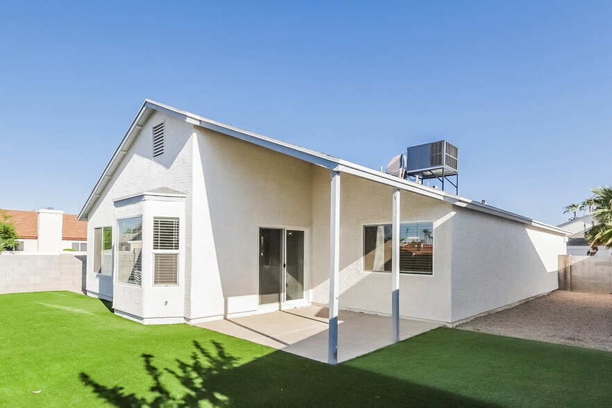 Building Photo - 8741 W Greenbrian Dr