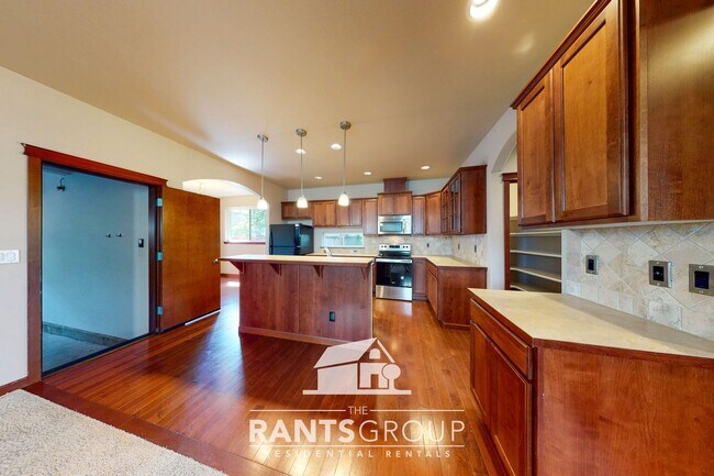 Building Photo - Fantastic Puyallup Neighborhood! Easy Commute to JBLM!