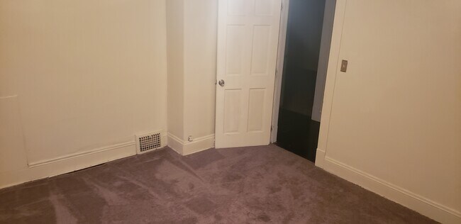 Master Bedroom - 2005 Goodnor Rd
