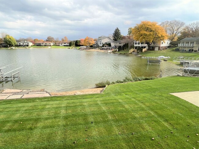 Building Photo - Four Bedroom on Rushmore Lake