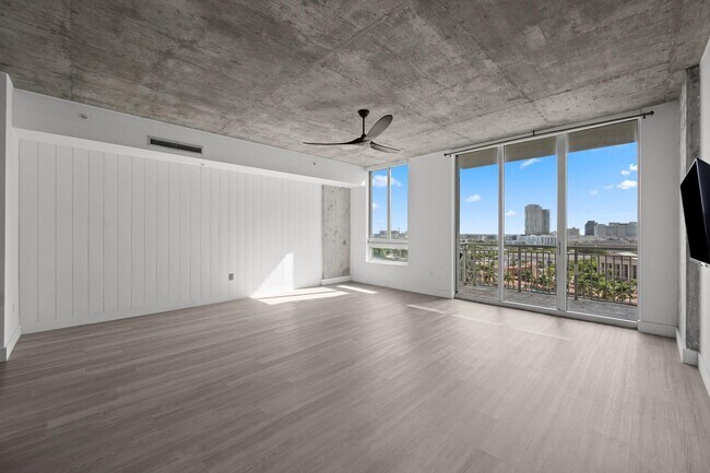 Building Photo - 300 S Australian Ave
