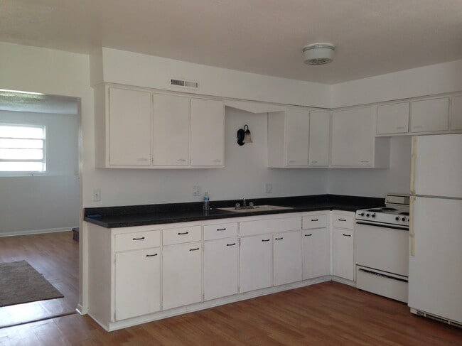Spacing living and kitchen area - 1603 NW 4th St
