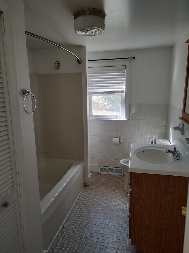 Building Photo - 98 Forge Village Rd