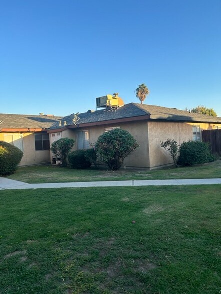 Primary Photo - 2616 N Half Moon Dr