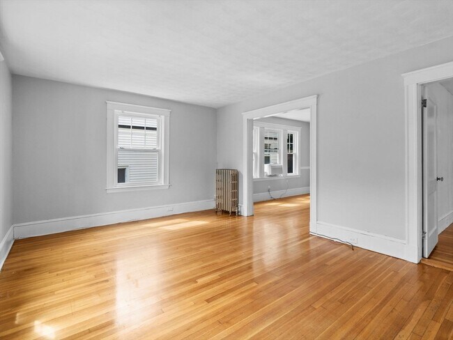 Building Photo - 137 Williams St