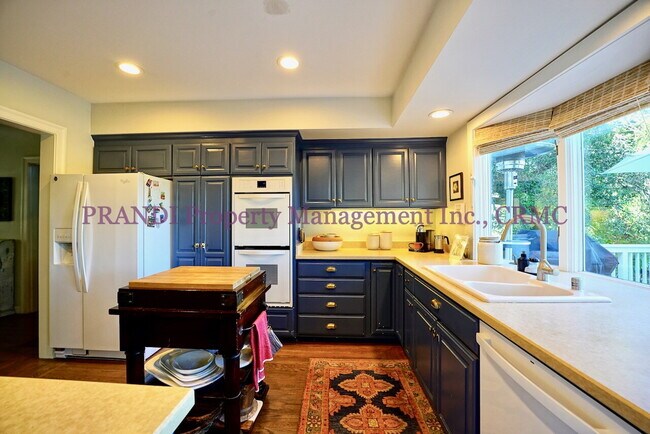 Building Photo - 3-Bedroom, 3-Bath Home with Expansive View...