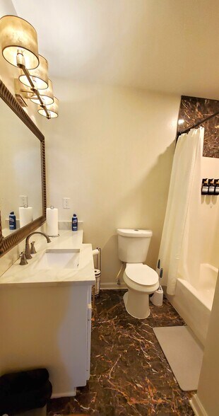 Master Bath - 9058 Baker Dr