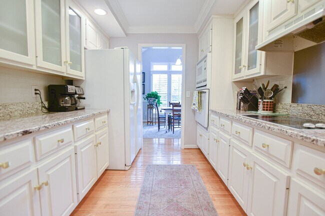 Building Photo - Pet Friendly Three Bedroom with Bonus!