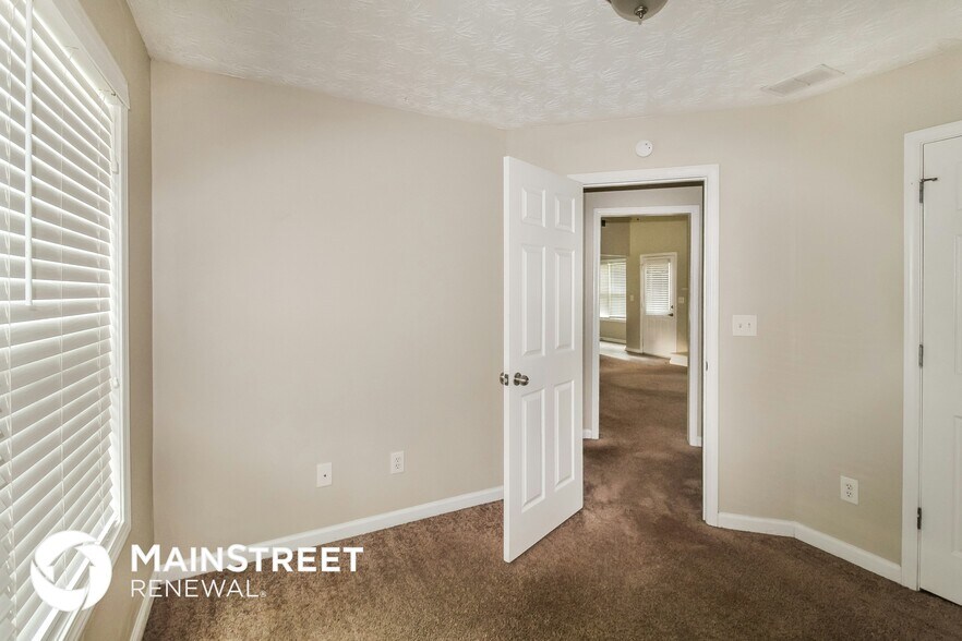 Building Photo - 30 Shenandoah Dr