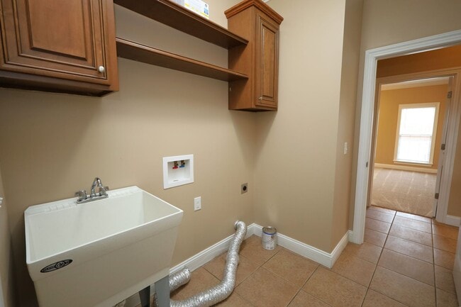 Building Photo - 4530 Kiowa Ln