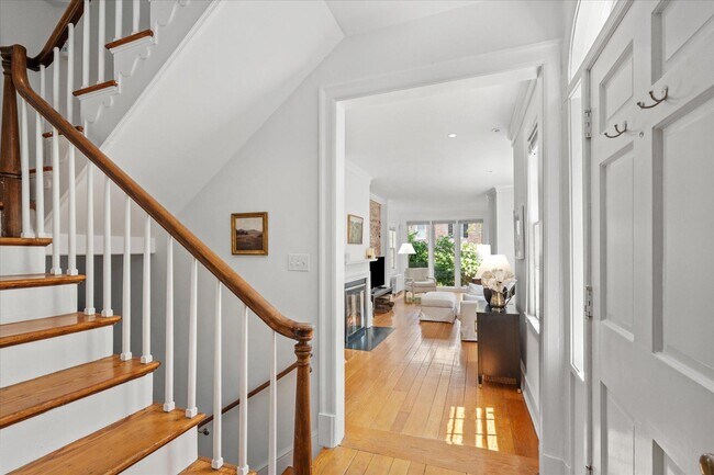Building Photo - 1647 34th St NW