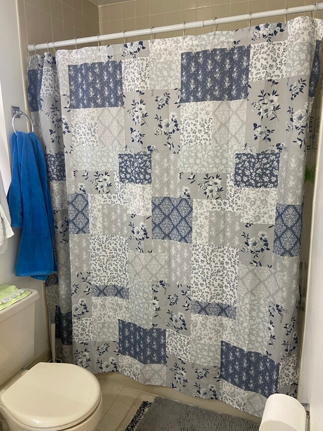 Building Photo - 9641 Riverside Dr