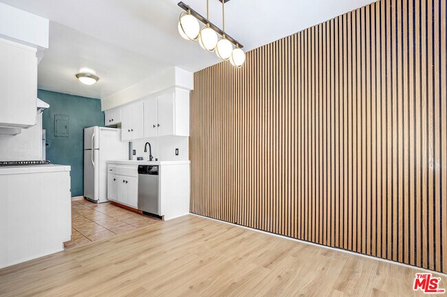Building Photo - 1044 9th St
