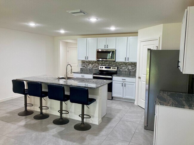 Building Photo - Golf Course Home!