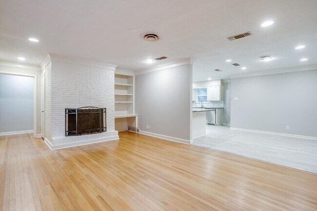 Building Photo - Charming 3-Bed, 2-Bath Home in Fort Worth'...