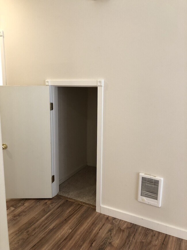 Building Photo - Beautiful Townhouse in Prime Tigard Locati...