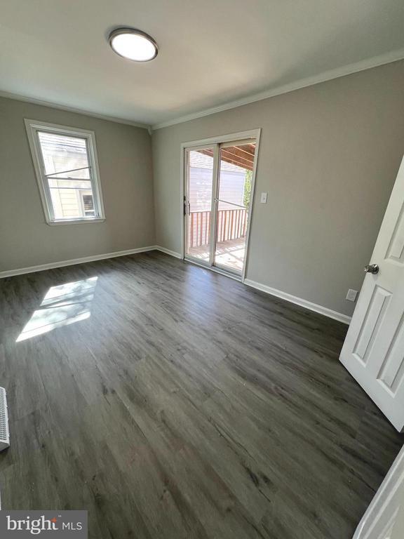 Building Photo - 548 S Marlyn Ave