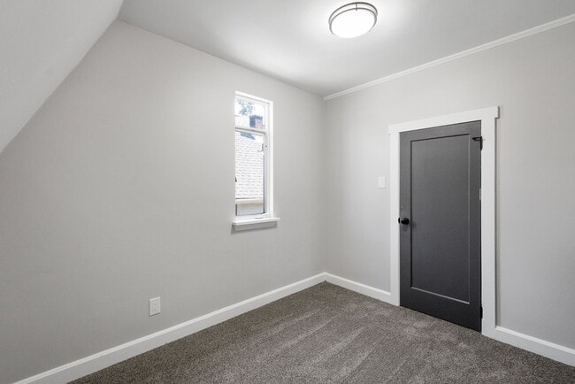 Building Photo - Stunning 4 bedroom home in McKeesport available July 1!