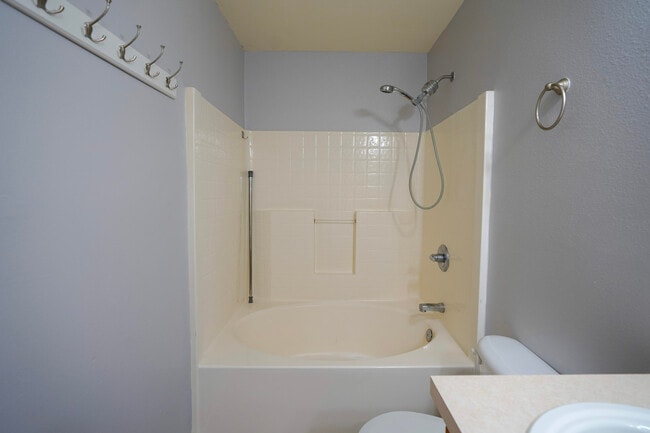 Building Photo - 437 Twin Lakes Ln