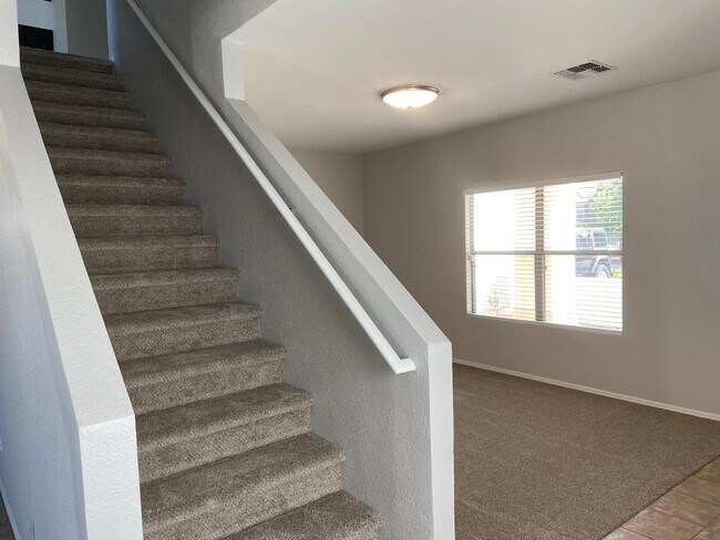 Building Photo - 1330 E Pedro Rd