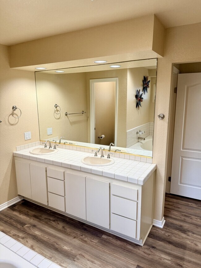 Building Photo - 38441 Oaktree Loop