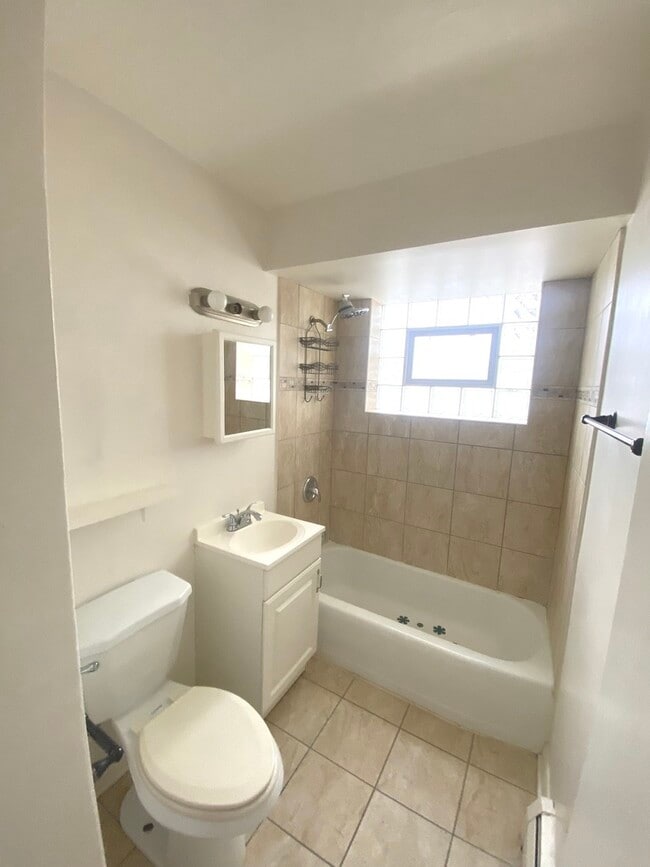 Building Photo - 1211 Cermak Rd