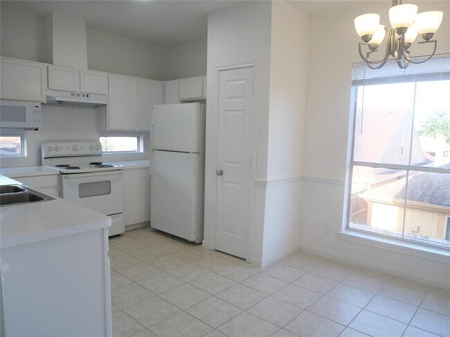 Building Photo - 6289 Wilcrest Dr