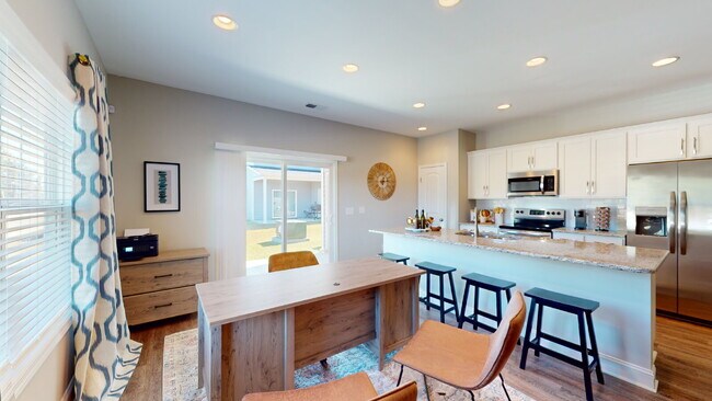 Building Photo - "Spacious 2-Bedroom Retreat with 3 Full Baths in Winterville's Heart!"