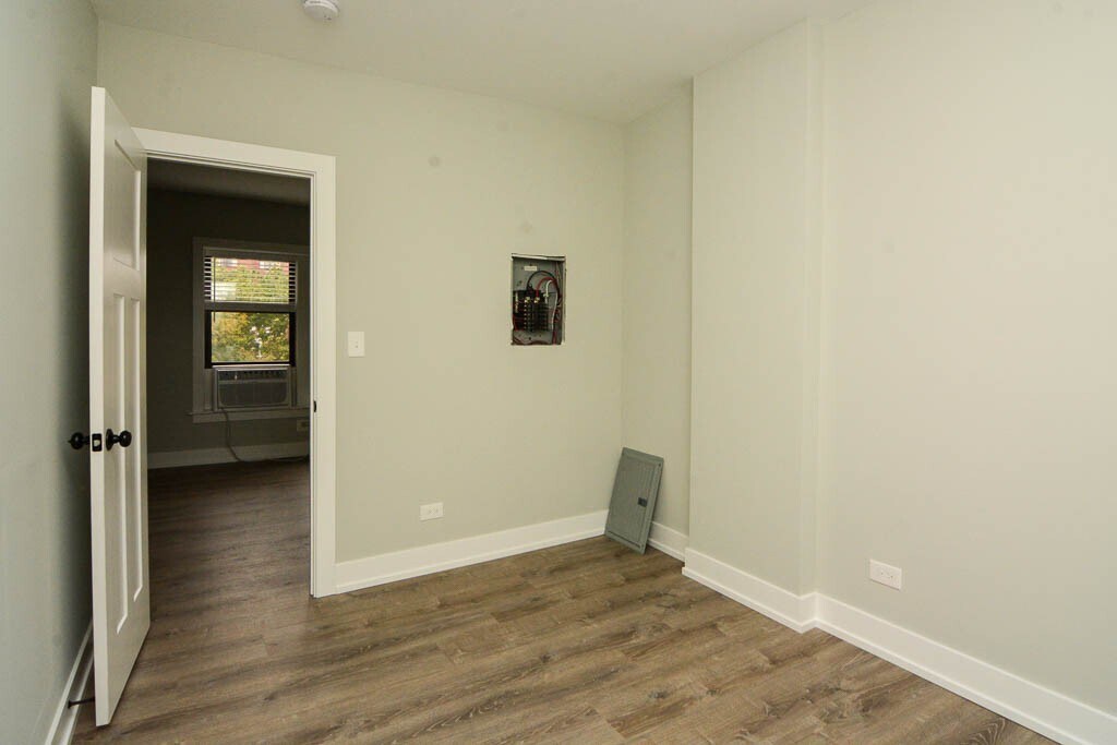 Building Photo - 722 W Brompton