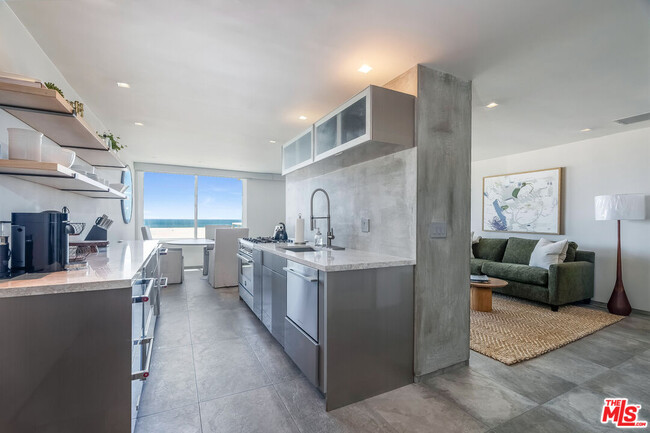 Building Photo - 723 Palisades Beach Rd