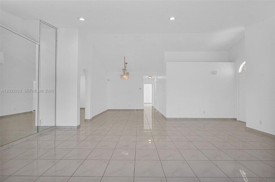 Building Photo - 358 SW 163rd Ave