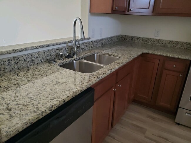 Building Photo - 2bd -1 ba Newly Remodeled