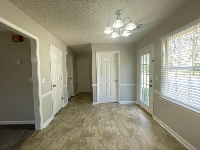 Building Photo - 5485 Bridle Dr