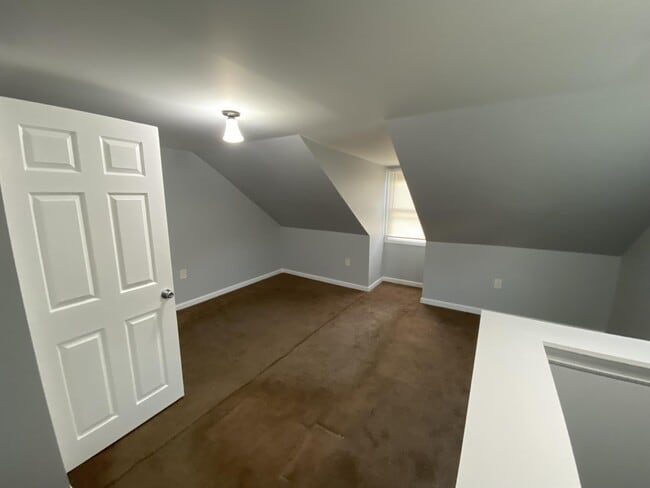 Building Photo - 112 Laurel St