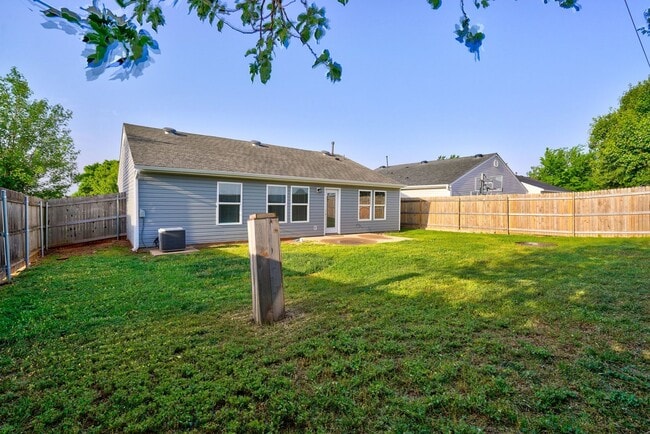 Building Photo - 10425 Aberdeen Dr
