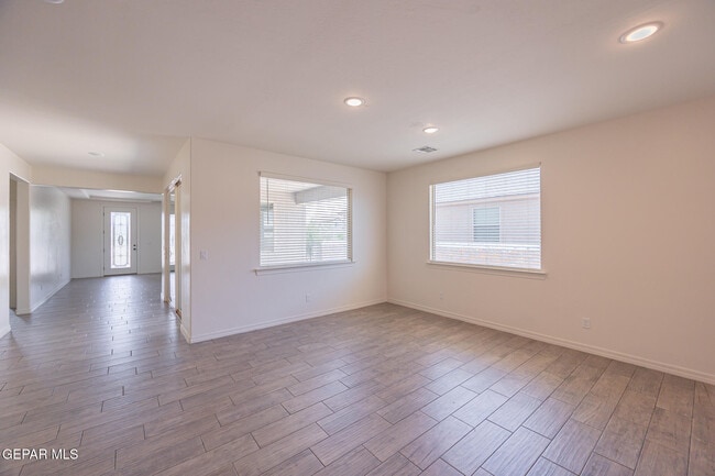 Building Photo - 2725 Mike Price Dr